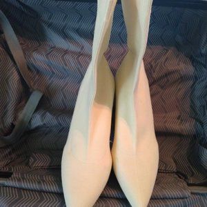 Cream color ankle boots excellent condition